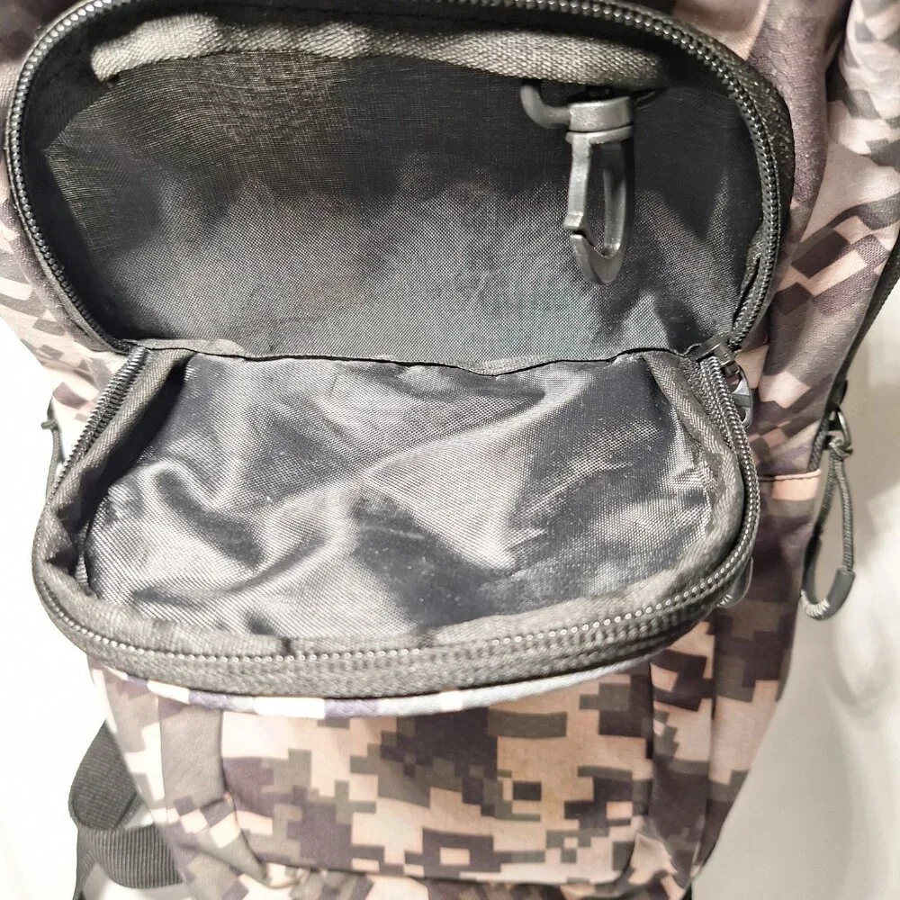 Vibedration Hydration Backpack w/o bladder - Desert Digital Camo - Used
